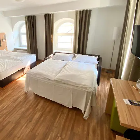 Deutsches Haus מלון 3*